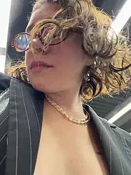 lucy-joy online show from 10.02.25