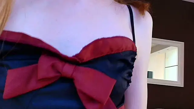 Snapshot of FoxyMira chatting on 07.28.26 FoxyMira online show from 07.28.26