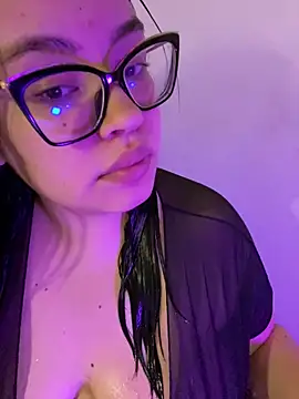 Snapshot of Emily_Taylor2 chatting on 10.18.25 Emily Taylor2 online show from 10.18.25