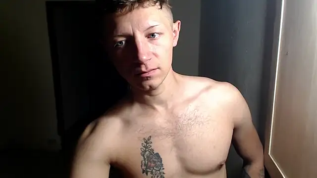 Snapshot of BlondZilla chatting on 04.19.26 BlondZilla online show from 04.19.26