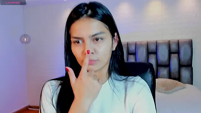 Snapshot of AidaJones chatting on 04.10.26 AidaJones online show from 04.10.26