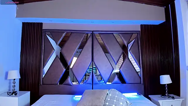 Snapshot of AidaJones chatting on 04.13.26 AidaJones online show from 04.13.26