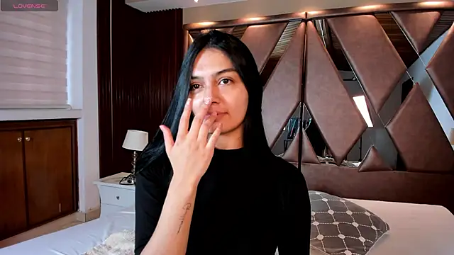 Snapshot of AidaJones chatting on 04.16.26 AidaJones online show from 04.16.26