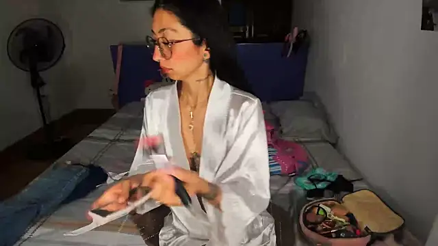 Snapshot of Anais_lux chatting on 05.16.26 Anais lux online show from 05.16.26