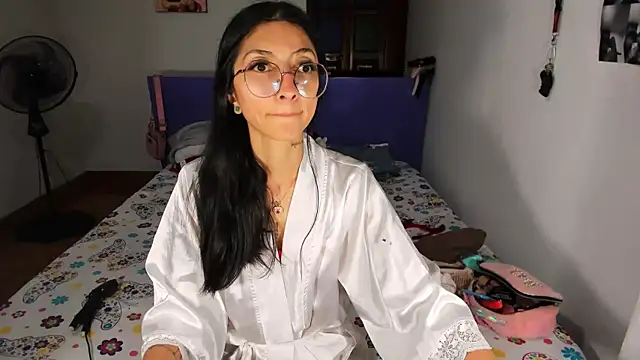 Snapshot of Anais_lux chatting on 06.04.26 Anais lux online show from 06.04.26