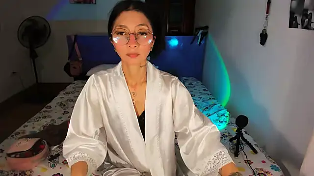Snapshot of Anais_lux chatting on 06.06.26 Anais lux online show from 06.06.26