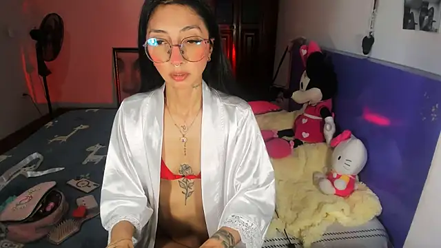 Snapshot of Anais_lux chatting on 06.26.26 Anais lux online show from 06.26.26