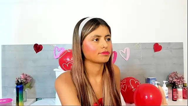 Snapshot of sunnyWhitee chatting on 02.13.26 sunnyWhitee online show from 02.13.26