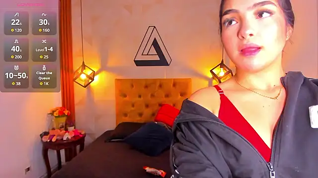 Snapshot of violet_sweet19 chatting on 02.14.26 violet sweet19 online show from 02.14.26