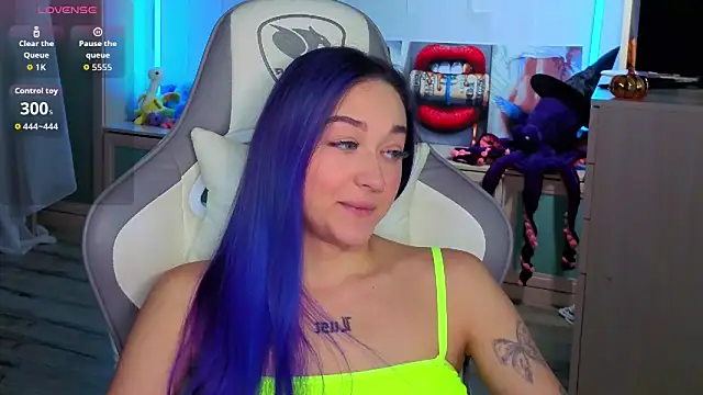 Snapshot of Im_suka chatting on 11.07.25 Im suka online show from 11.07.25