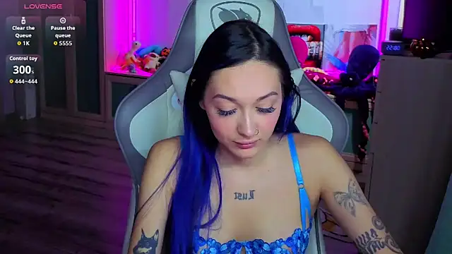 Snapshot of Im_suka chatting on 12.19.25 Im suka online show from 12.19.25