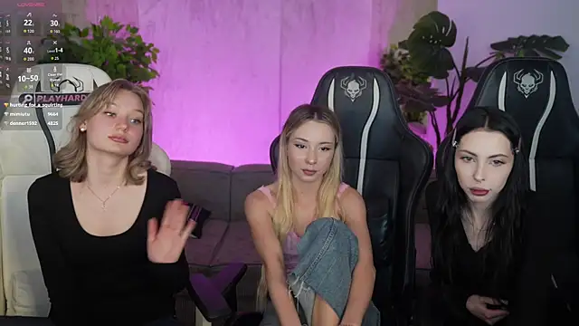 Snapshot of VivianSweet_ chatting on 04.25.26 VivianSweet online show from 04.25.26