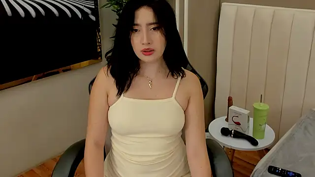 Snapshot of Skyyle_ chatting on 06.17.26 Skyyle online show from 06.17.26