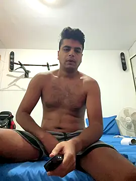 Snapshot of Noam7080z chatting on 11.22.25 Noam7080z online show from 11.22.25