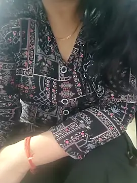 Snapshot of roshni_agrawal0 chatting on 03.03.26 roshni agrawal0 online show from 03.03.26