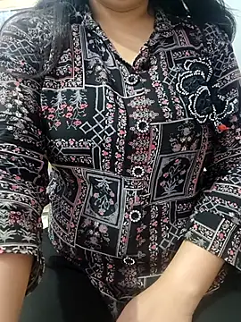 Snapshot of roshni_agrawal0 chatting on 04.08.26 roshni agrawal0 online show from 04.08.26