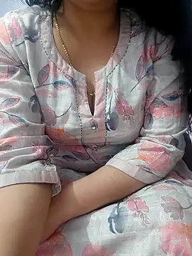 Snapshot of roshni_agrawal0 chatting on 04.08.26 roshni agrawal0 online show from 04.08.26