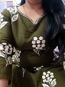 Snapshot of roshni_agrawal0 chatting on 04.13.26 roshni agrawal0 online show from 04.13.26