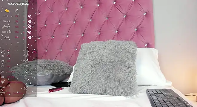 Snapshot of CapricornGirl_ chatting on 09.30.25 CapricornGirl online show from 09.30.25