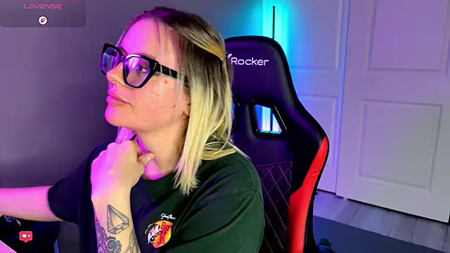 Snapshot of Charlies_world chatting on 12.14.25 Charlies world online show from 12.14.25