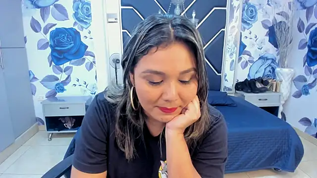 LatinaHoleQueen online show from 09.24.25