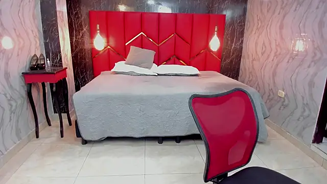 LatinaHoleQueen online show from 03.17.26