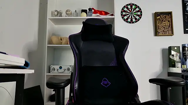 Snapshot of aaron_nvk chatting on 12.14.25 aaron nvk online show from 12.14.25