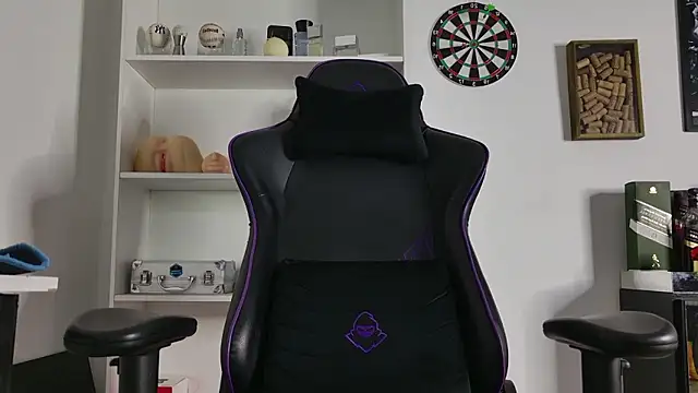 Snapshot of aaron_nvk chatting on 01.08.26 aaron nvk online show from 01.08.26