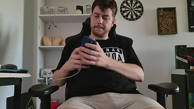 Snapshot of aaron_nvk chatting on 02.04.26 aaron nvk online show from 02.04.26