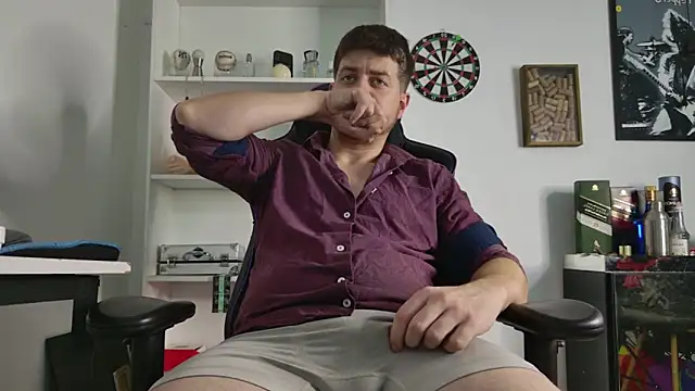 Snapshot of aaron_nvk chatting on 02.18.26 aaron nvk online show from 02.18.26