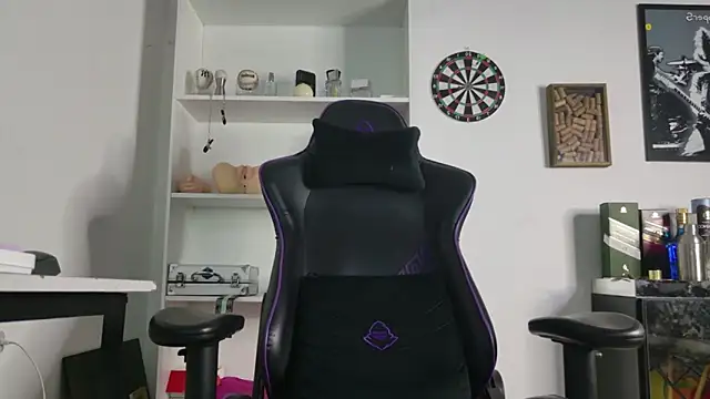 Snapshot of aaron_nvk chatting on 03.01.26 aaron nvk online show from 03.01.26