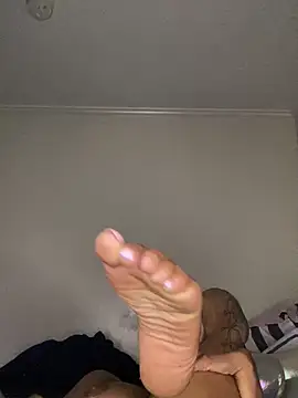 Snapshot of Sunflower_Synns chatting on 09.28.25 Sunflower Synns online show from 09.28.25