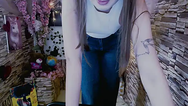 Amanda Bright  online show from 10.03.25