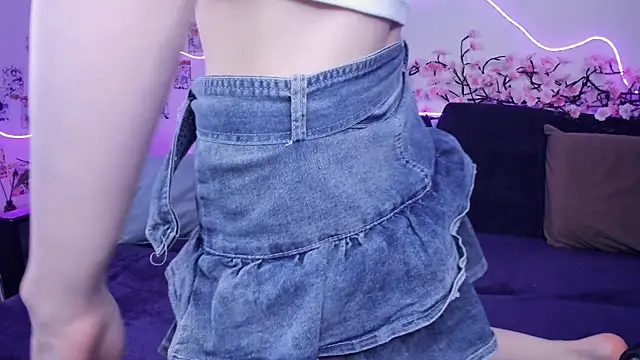 Snapshot of Megan--chan chatting on 11.18.25 Megan--chan online show from 11.18.25