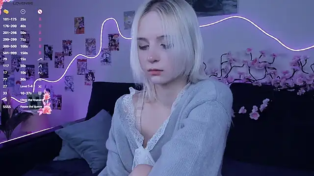 Snapshot of Megan--chan chatting on 12.19.25 Megan--chan online show from 12.19.25