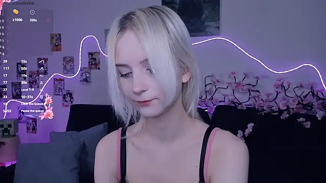 Snapshot of Megan--chan chatting on 12.20.25 Megan--chan online show from 12.20.25