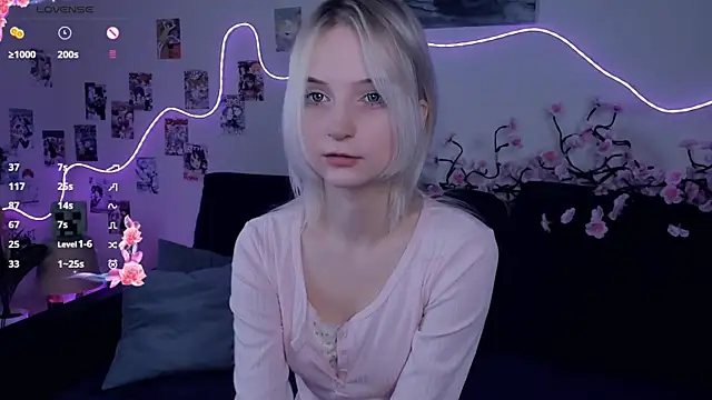 Snapshot of Megan--chan chatting on 01.13.26 Megan--chan online show from 01.13.26