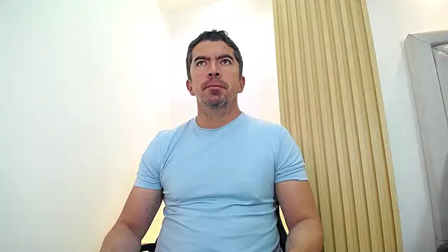 Snapshot of JuanKFit_45 chatting on 04.24.26 JuanKFit 45 online show from 04.24.26