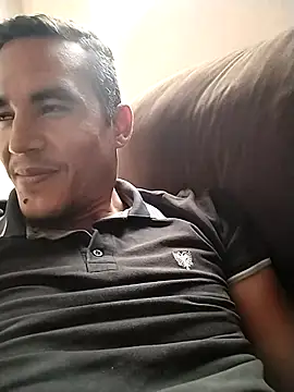 Snapshot of Boragozarvem chatting on 12.17.25 Boragozarvem online show from 12.17.25