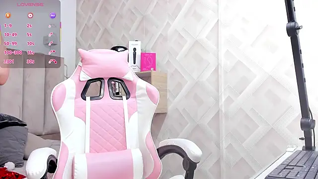 Clhoe Johnson online show from 12.02.25