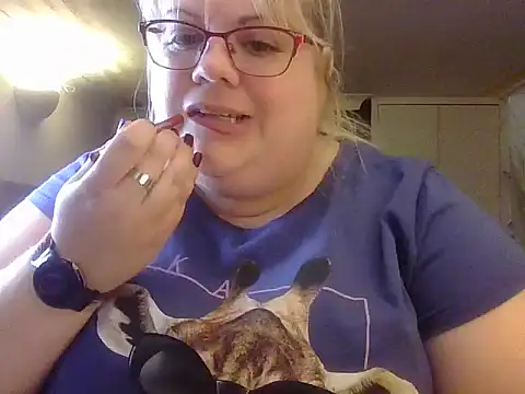 Kinkyhousewife83 online show from 10.18.25