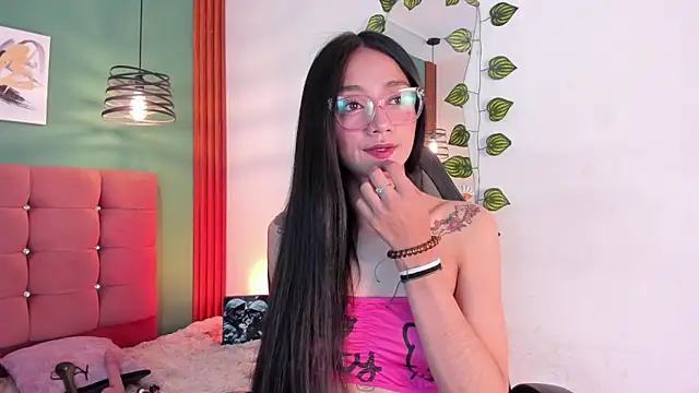 Snapshot of raven_smith_ chatting on 05.24.26 raven smith online show from 05.24.26