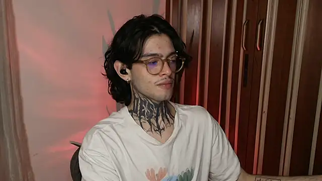 Snapshot of Mihail_leroy chatting on 06.20.26 Mihail leroy online show from 06.20.26