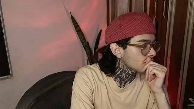 Snapshot of Mihail_leroy chatting on 07.23.26 Mihail leroy online show from 07.23.26