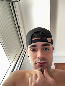 Snapshot of joseemontilla chatting on 10.03.25 joseemontilla online show from 10.03.25
