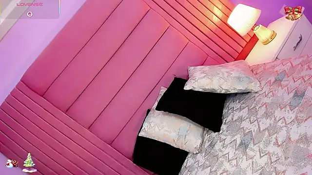 Valeria Rouss online show from 12.21.25