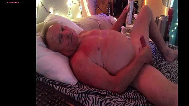 Pussyeat2please online show from 04.15.26