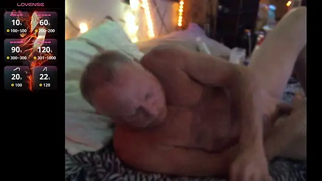 Snapshot of Pussyeat2please chatting on 06.24.26 Pussyeat2please online show from 06.24.26