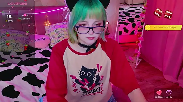 Snapshot of CoralineYoung chatting on 04.25.26 CoralineYoung online show from 04.25.26