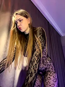 Nikole Boom online show from 10.12.25